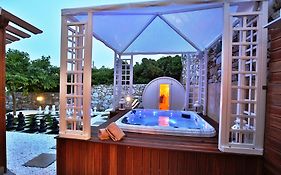 Ventoura Studios & Apartments